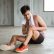 Portrait,Of,Young,Man,Get,Knee,Injury,While,Workout,At tulang lutut bergeser