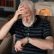 senior-man-confronting-alzheimer-disease (1) penyebab pikun demensia